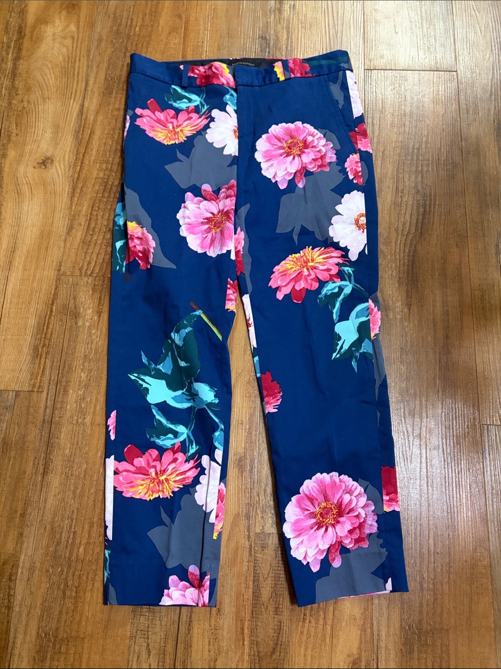 Banana Republic Avery Navy Floral Cropped Pants with Pink Blooms size 6 - Picture 2 of 9